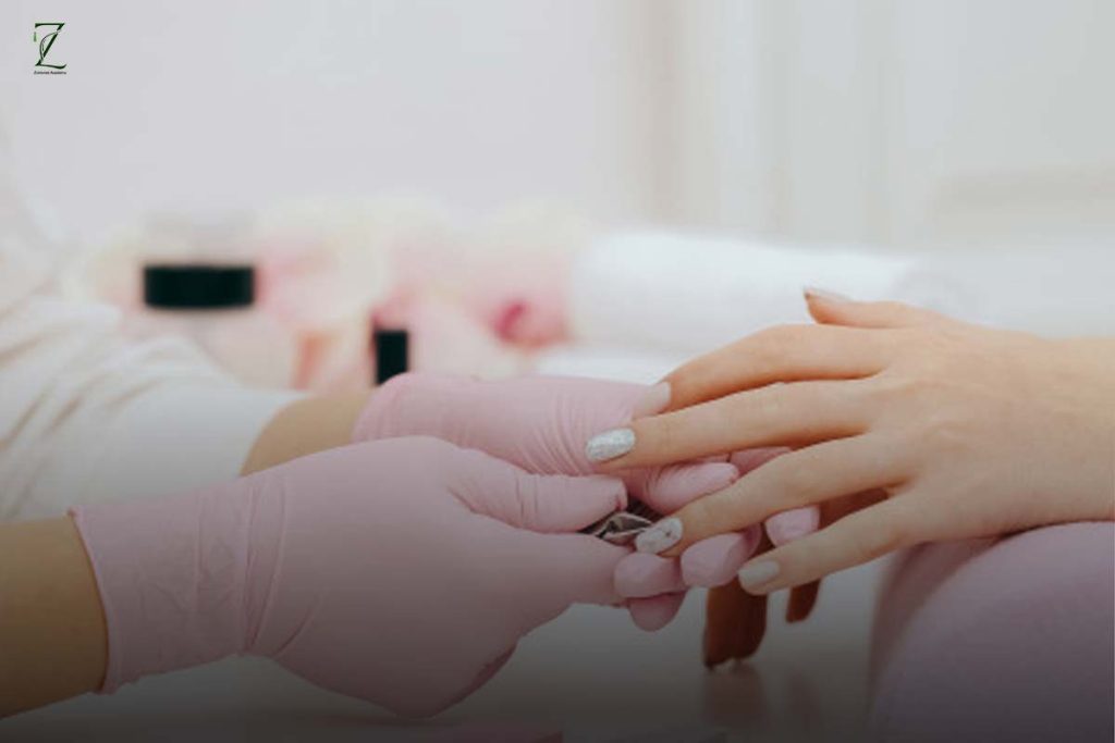 آموزش کاشت ناخن دیپینگ در آکادمی زیبایی زمرد