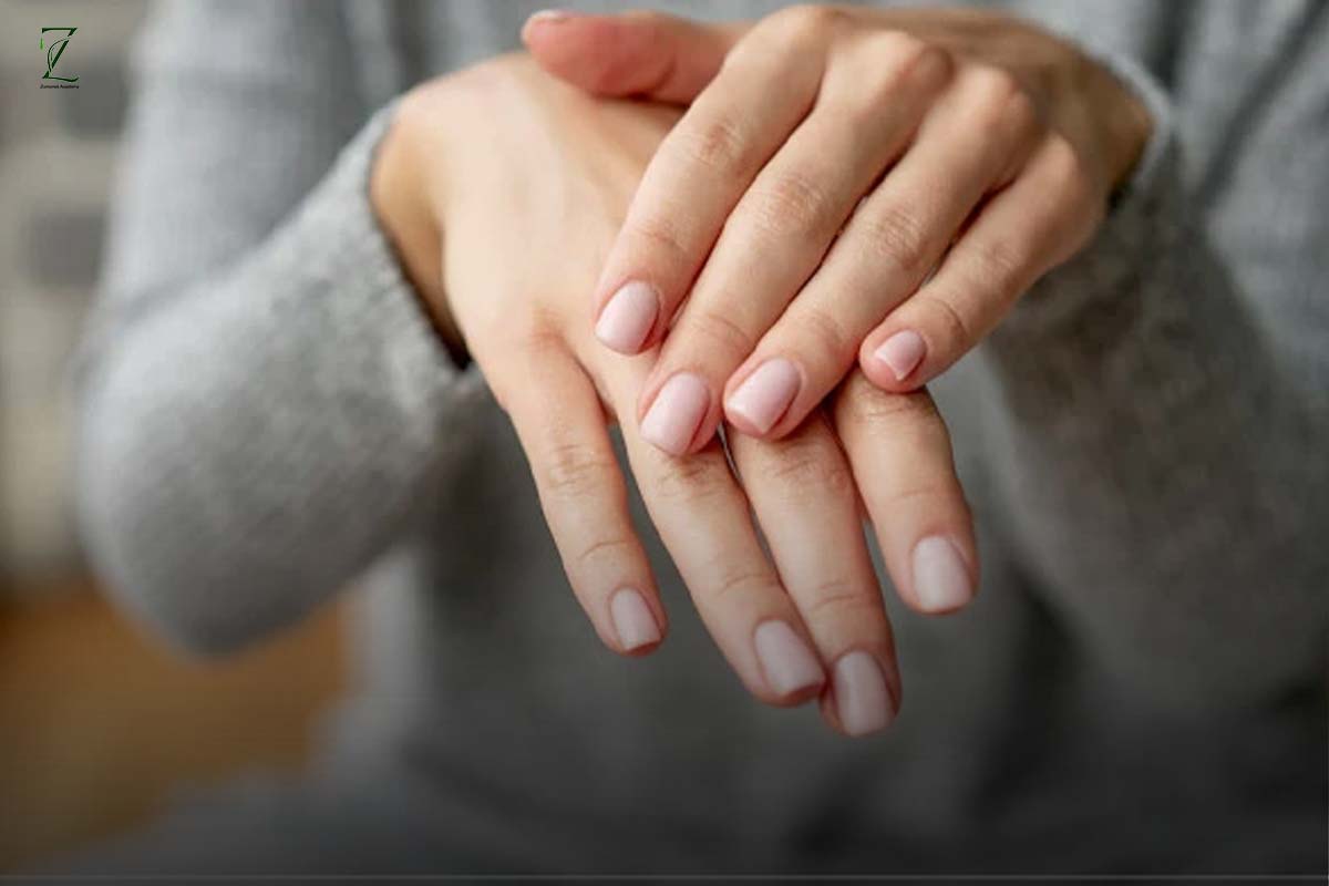 آموزش کاشت ناخن در آکادمی زیبایی زمرد