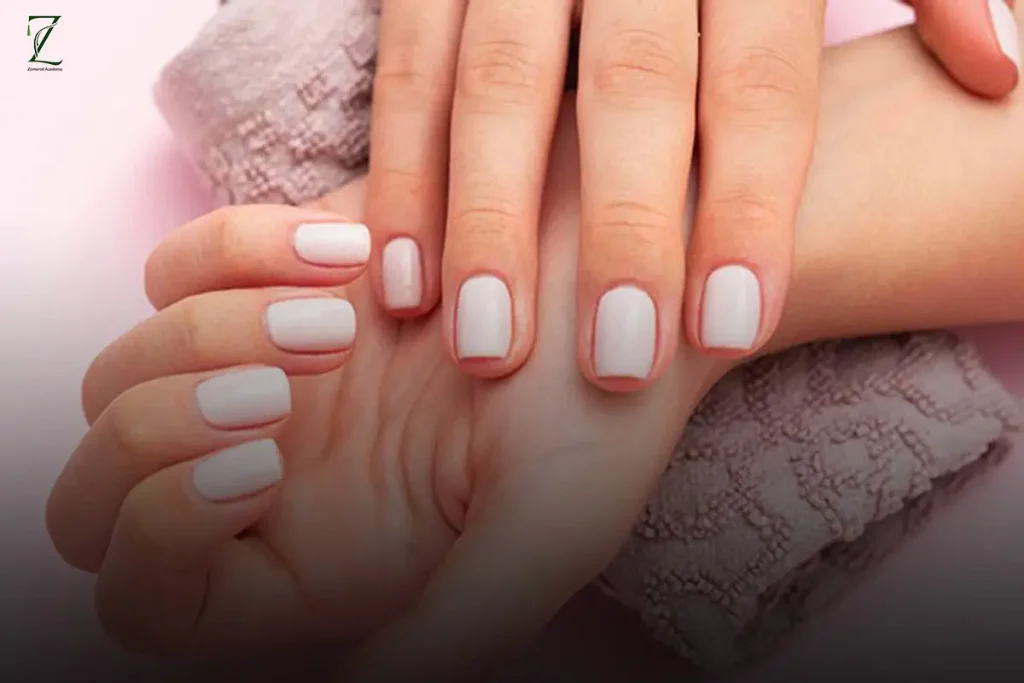 آموزش کاشت ناخن با ژلیش در آکادمی زیبایی زمرد